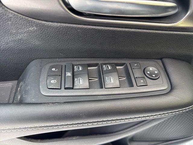 new 2026 Chrysler Pacifica car, priced at $39,627