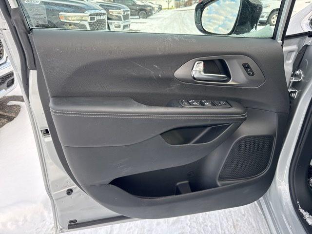 new 2026 Chrysler Pacifica car, priced at $39,627