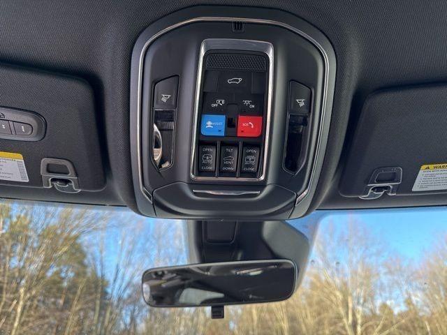 new 2025 Jeep Grand Cherokee car, priced at $44,915