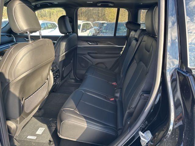 new 2025 Jeep Grand Cherokee car, priced at $44,915