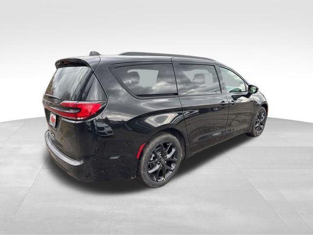 new 2026 Chrysler Pacifica car, priced at $37,704