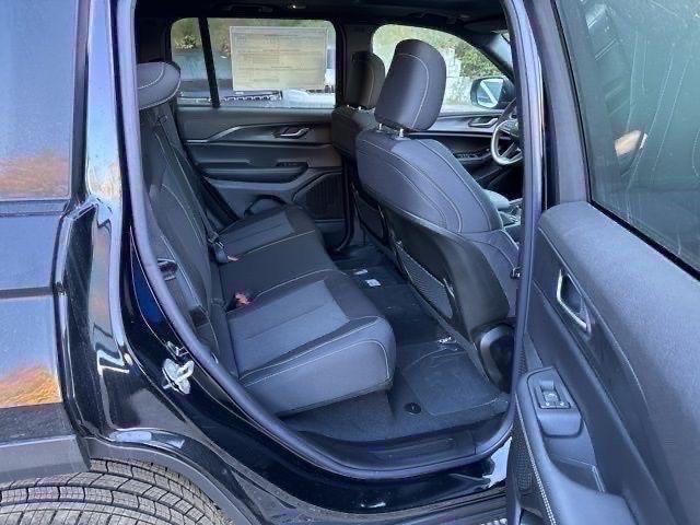 new 2025 Jeep Grand Cherokee car, priced at $34,328