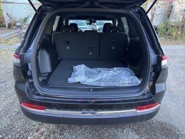 new 2025 Jeep Grand Cherokee car, priced at $34,328