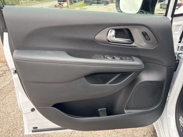 new 2026 Chrysler Pacifica car, priced at $39,196