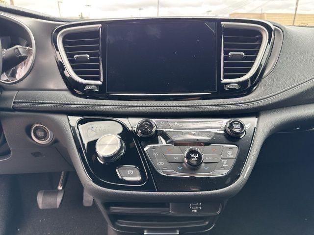 new 2026 Chrysler Pacifica car, priced at $39,196