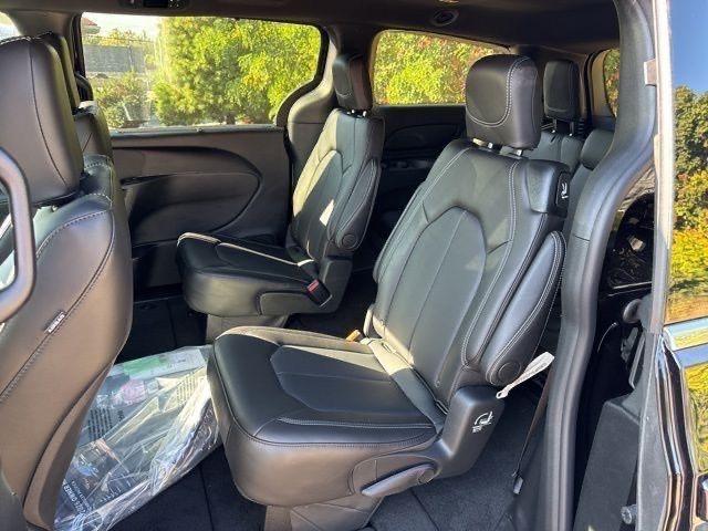 new 2026 Chrysler Pacifica car, priced at $39,196