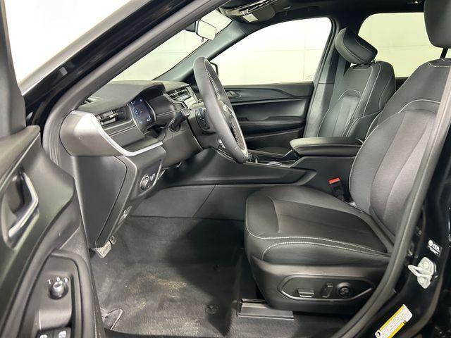 used 2025 Jeep Grand Cherokee car, priced at $33,455