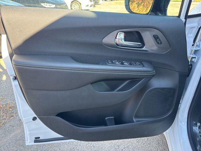 new 2026 Chrysler Pacifica car, priced at $37,704