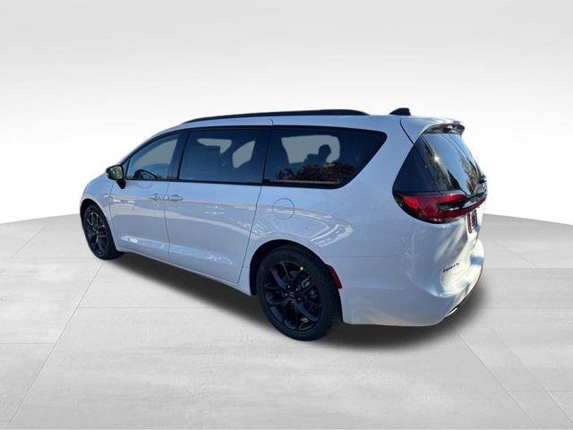 new 2026 Chrysler Pacifica car, priced at $37,704