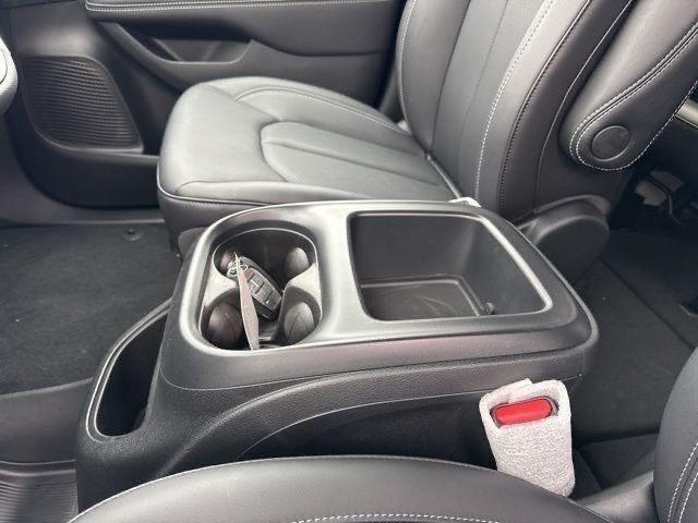 new 2026 Chrysler Pacifica car, priced at $39,196