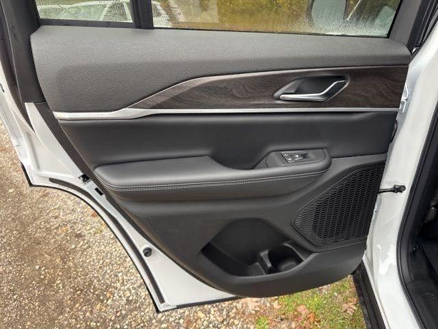 new 2025 Jeep Grand Cherokee car, priced at $43,075