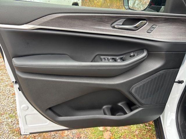 new 2025 Jeep Grand Cherokee car, priced at $43,075