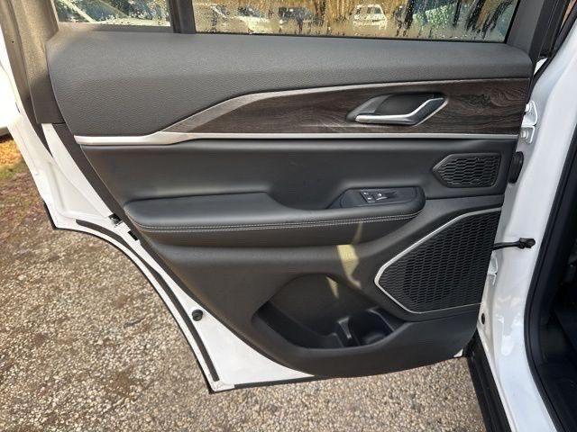 new 2026 Jeep Grand Cherokee car, priced at $46,615