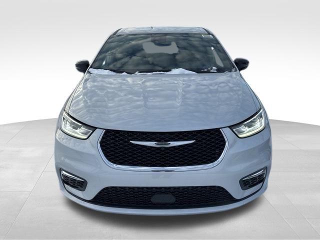 new 2026 Chrysler Pacifica car, priced at $39,627