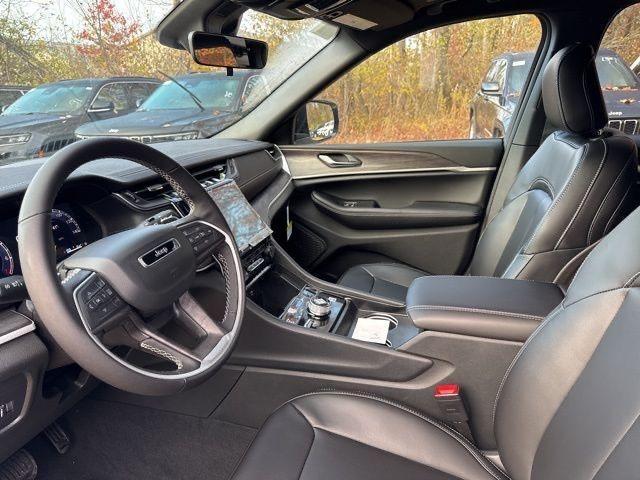 new 2025 Jeep Grand Cherokee car, priced at $47,637