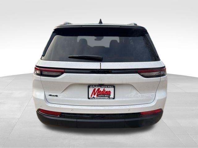 new 2025 Jeep Grand Cherokee car, priced at $47,637