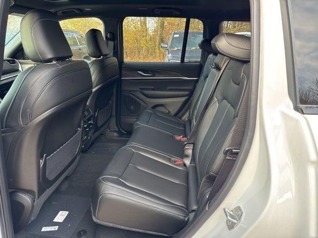 new 2025 Jeep Grand Cherokee car, priced at $47,637