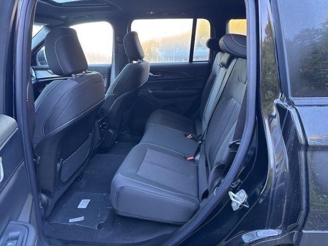 new 2025 Jeep Grand Cherokee car, priced at $34,328