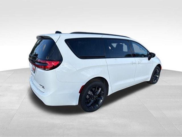 new 2026 Chrysler Pacifica car, priced at $44,859