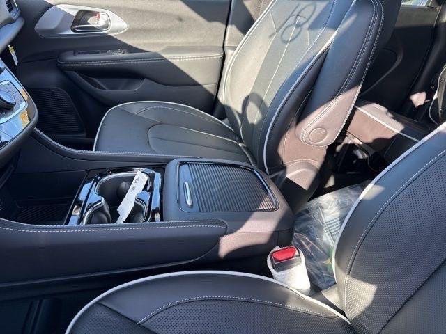 new 2026 Chrysler Pacifica car, priced at $45,977