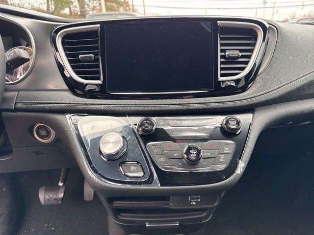 new 2026 Chrysler Pacifica car, priced at $38,534