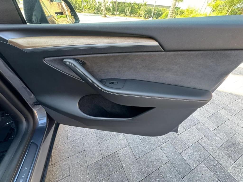 Tesla Model Y view 27