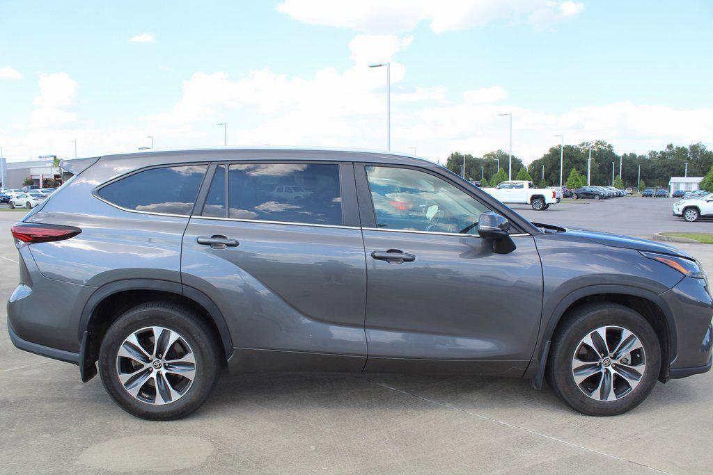 used 2024 Toyota Highlander car, priced at $37,295