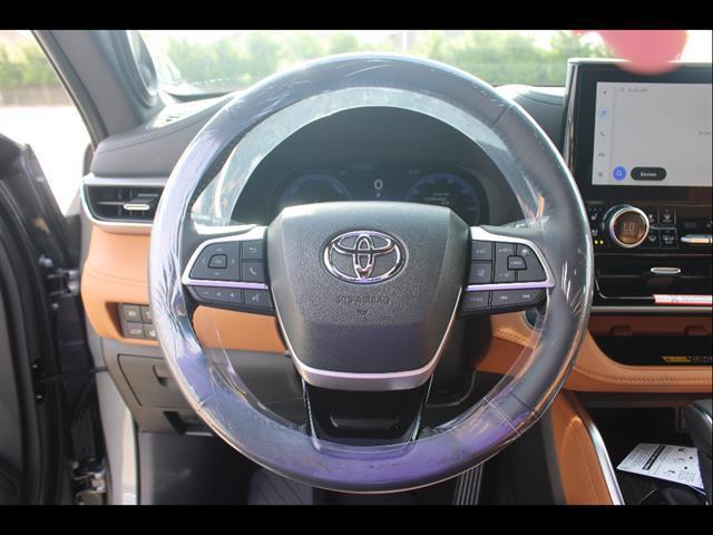 new 2026 Toyota Highlander Hybrid car, priced at $58,436