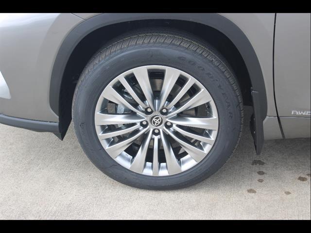 new 2026 Toyota Highlander Hybrid car, priced at $58,436