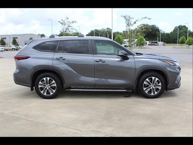 used 2024 Toyota Highlander car, priced at $36,500