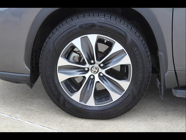 used 2024 Toyota Highlander car, priced at $36,500