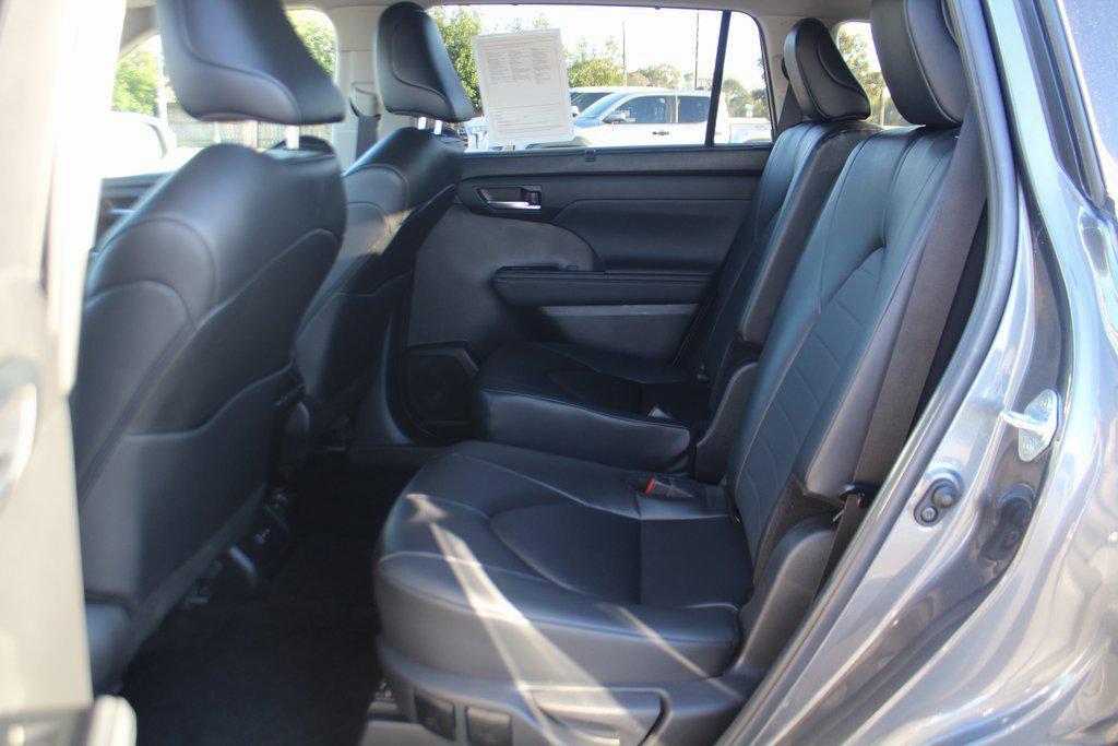 used 2024 Toyota Highlander car, priced at $36,995