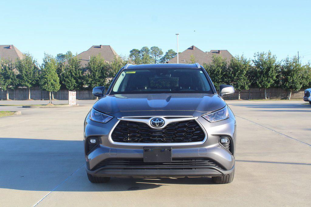 used 2024 Toyota Highlander car, priced at $36,995