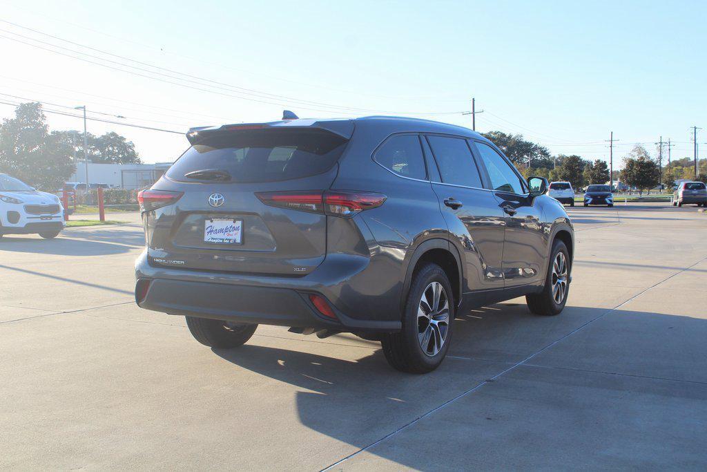 used 2024 Toyota Highlander car, priced at $36,995