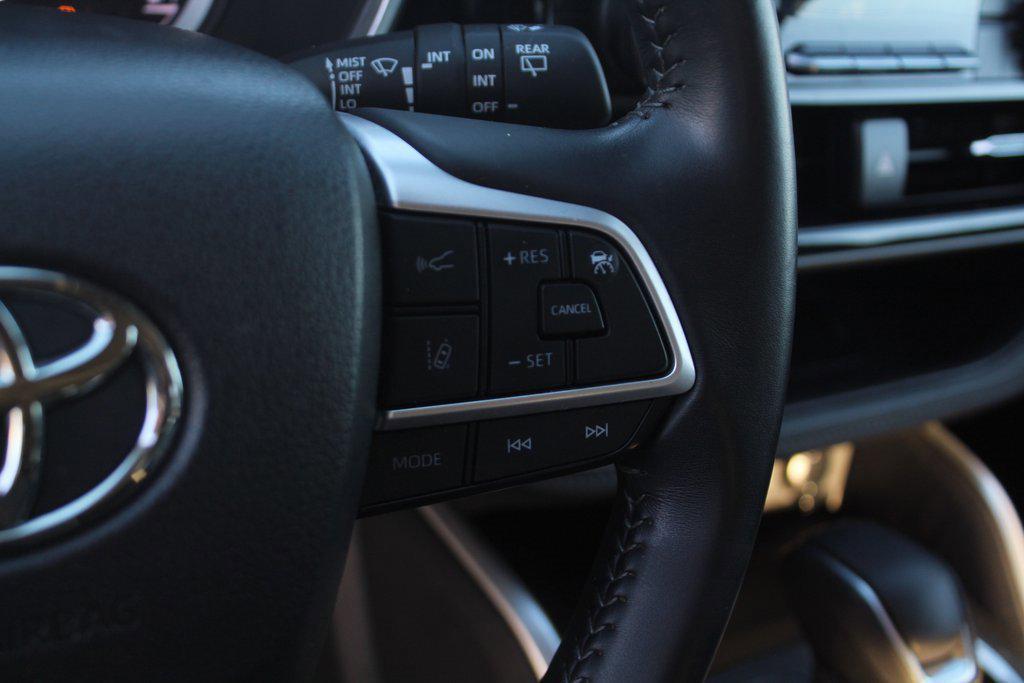 used 2024 Toyota Highlander car, priced at $36,995