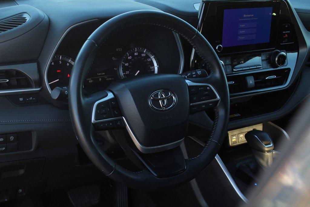 used 2024 Toyota Highlander car, priced at $36,995