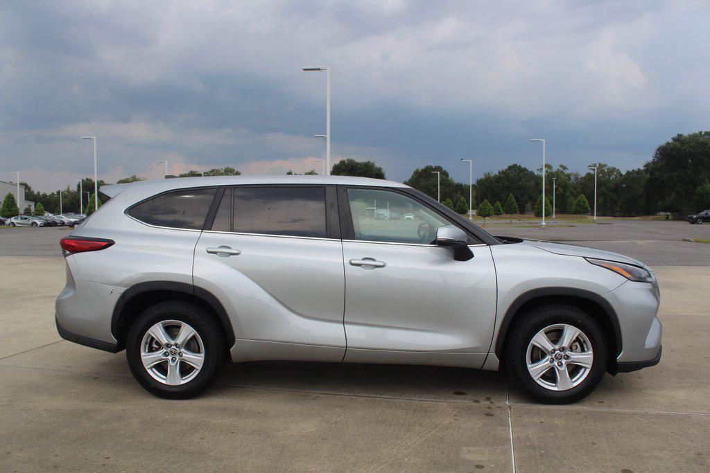 used 2023 Toyota Highlander car, priced at $29,995