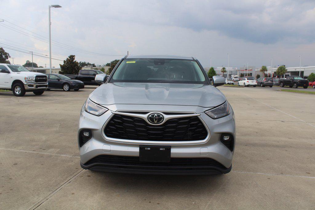 used 2023 Toyota Highlander car, priced at $29,995