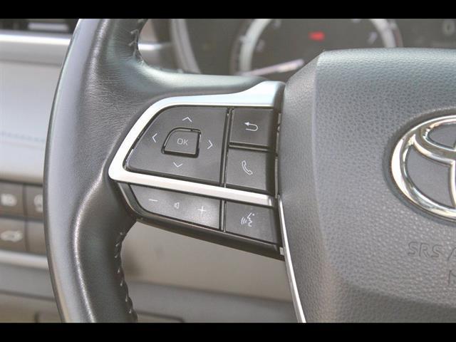 used 2023 Toyota Highlander car, priced at $29,900