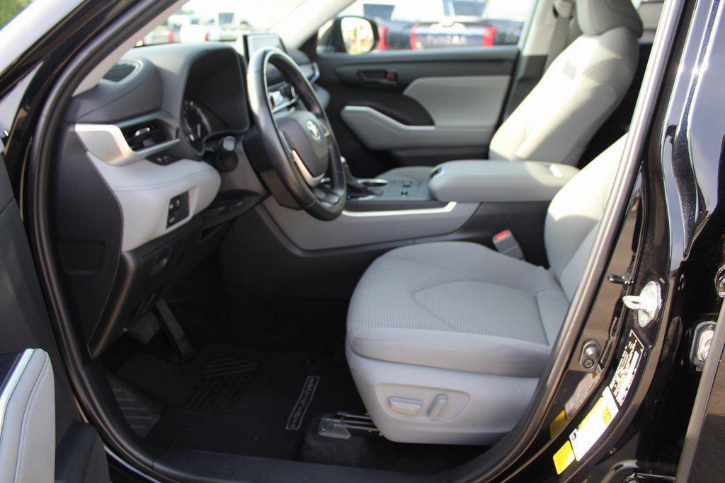 used 2023 Toyota Highlander car, priced at $30,795