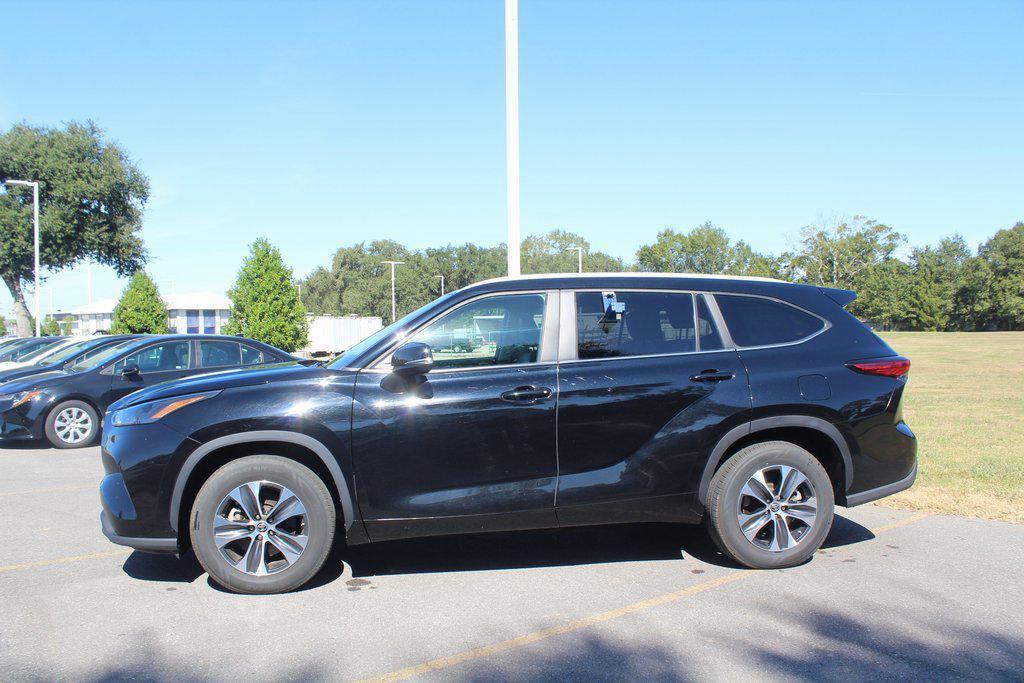 used 2023 Toyota Highlander car, priced at $33,895