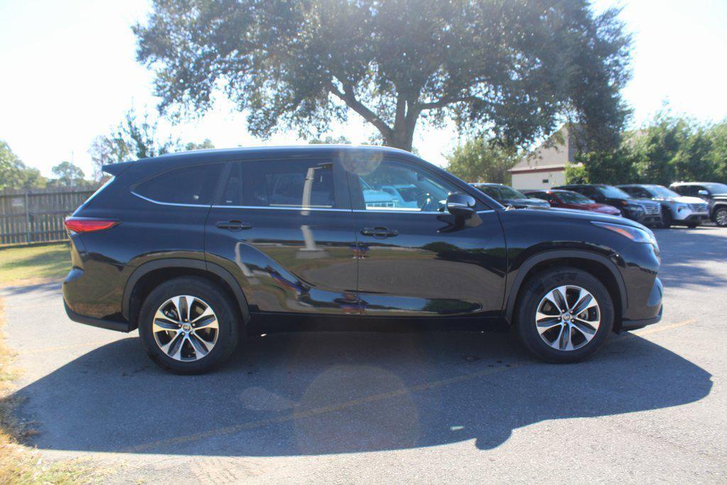 used 2023 Toyota Highlander car, priced at $33,895