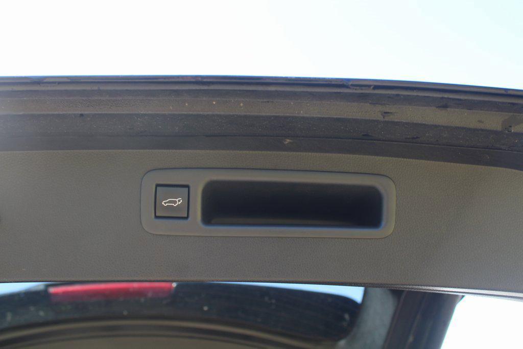 used 2023 Toyota Highlander car, priced at $33,895