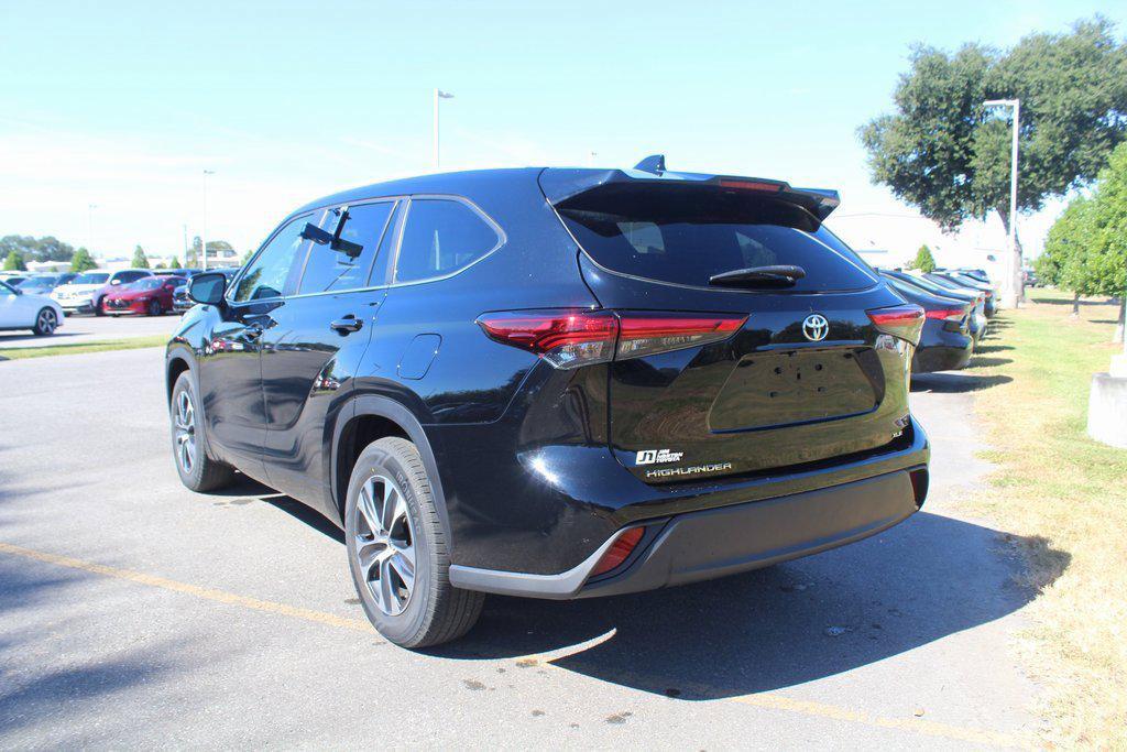 used 2023 Toyota Highlander car, priced at $33,895