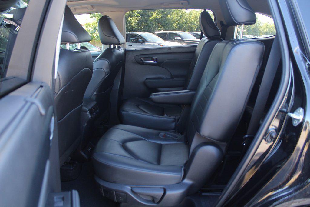 used 2023 Toyota Highlander car, priced at $33,895