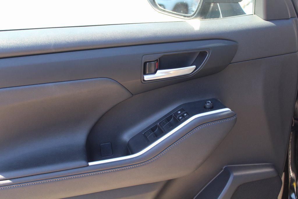used 2023 Toyota Highlander car, priced at $33,895