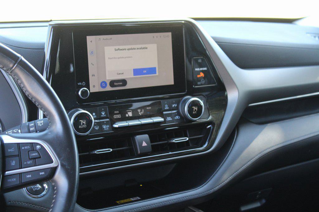 used 2023 Toyota Highlander car, priced at $33,895