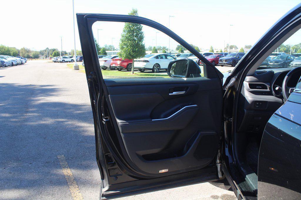 used 2023 Toyota Highlander car, priced at $33,895