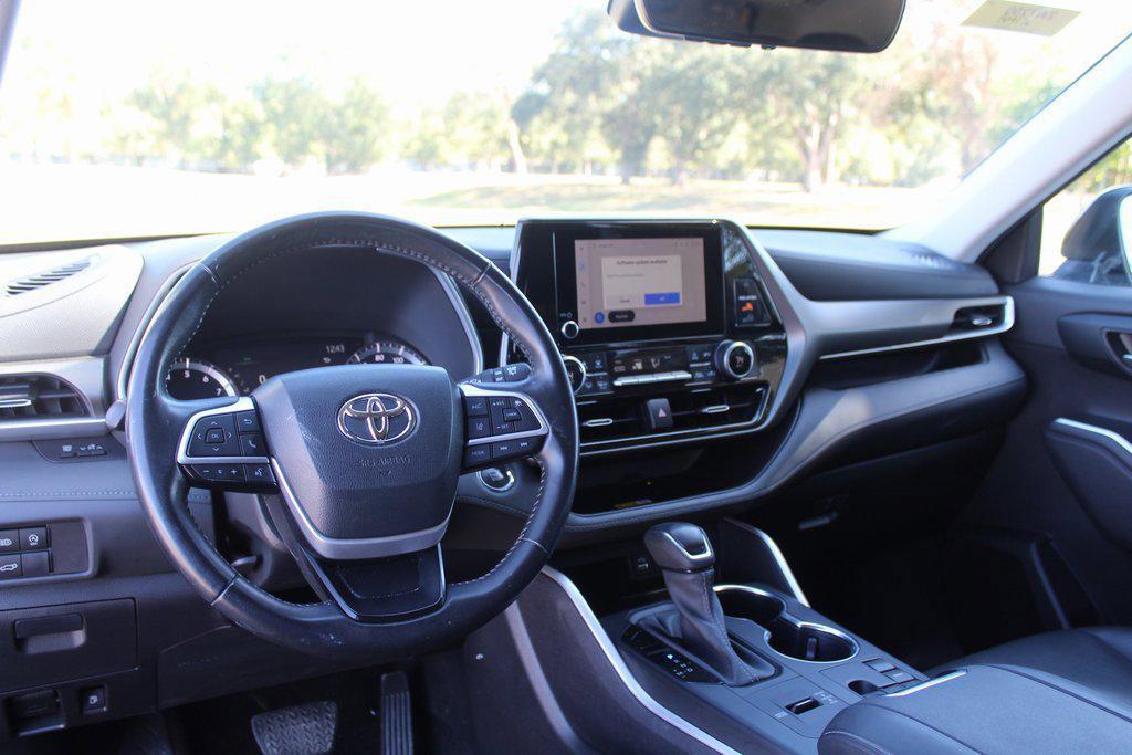 used 2023 Toyota Highlander car, priced at $33,895