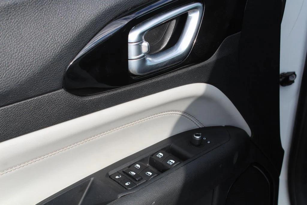 used 2023 Jeep Compass car, priced at $20,595